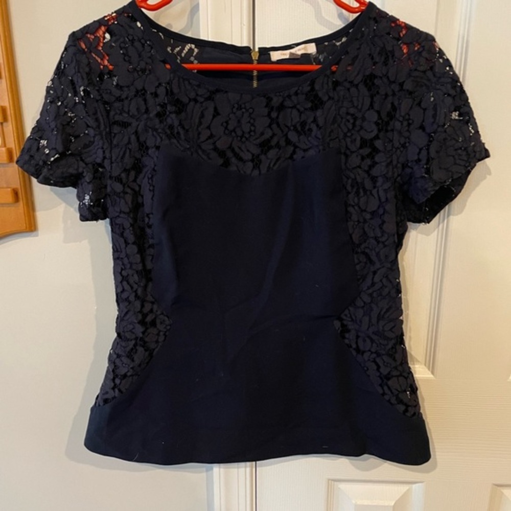 Skies are Blue - lace top - size M